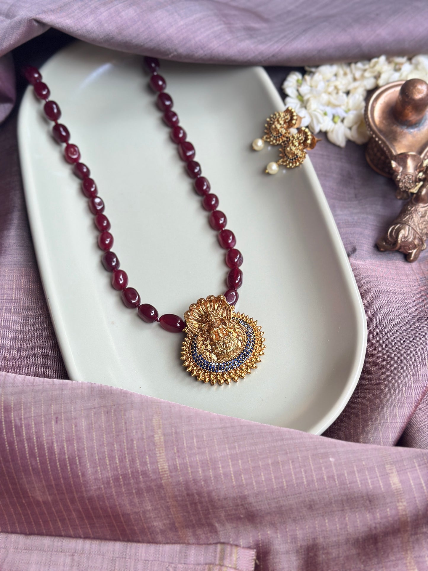 Divine Antiques - Vishala