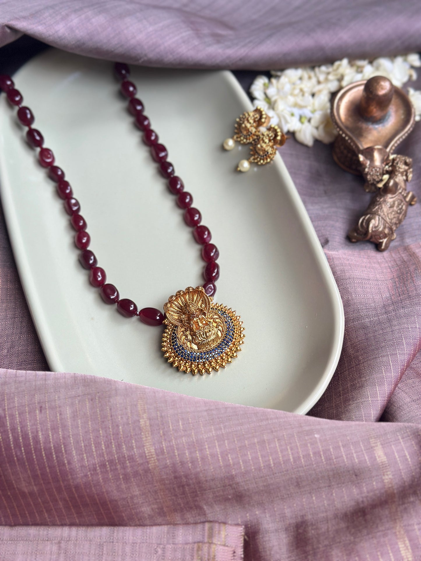 Divine Antiques - Vishala