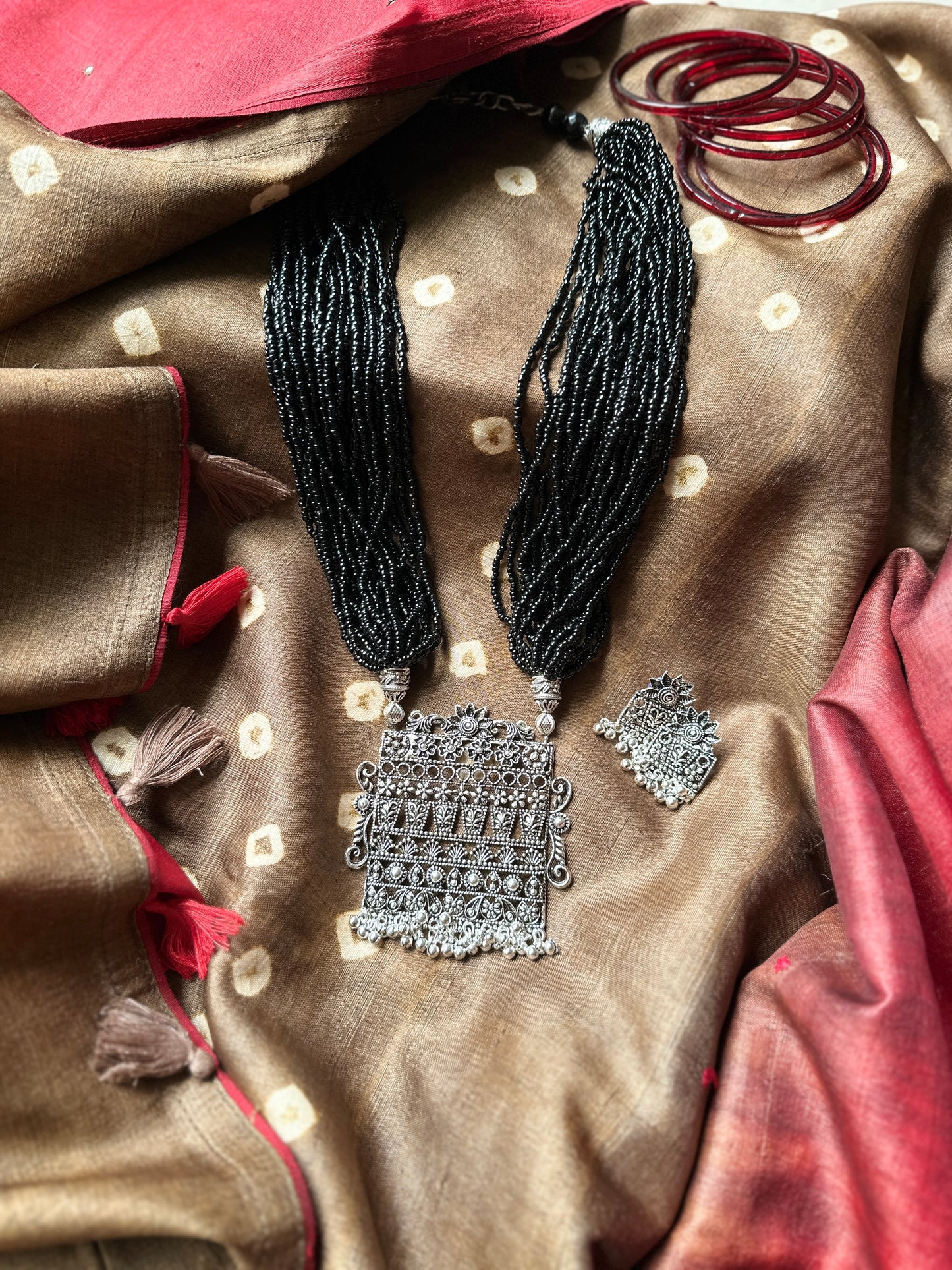 Bagh Pendant Necklace - Black